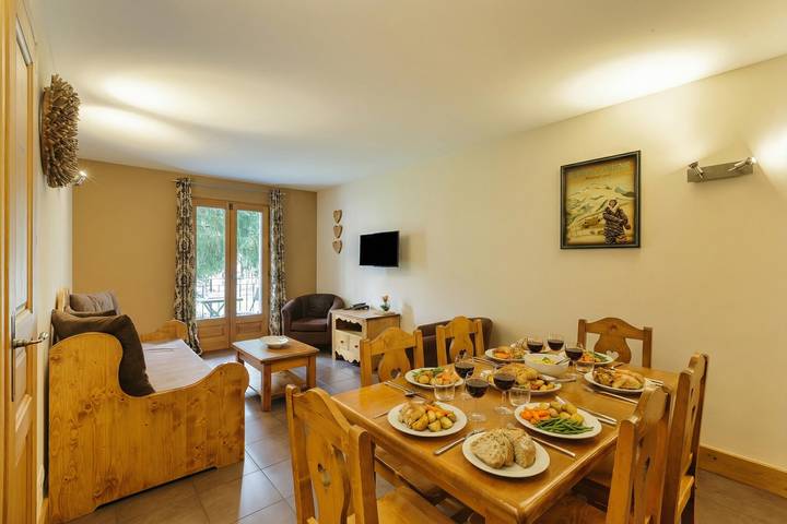 Entire apartment, V Balme 02: Beside Ski Lift; Pool, Sauna & Gym in Vallorcine, Bonneville region