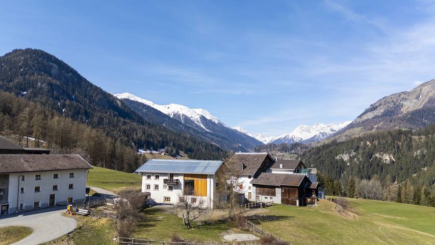 Ganze Wohnung, Chasa Chaposch – Tradition trifft Komfort in einem exklusiv renovierten Engadinerhaus in Tarasp, Unterengadin