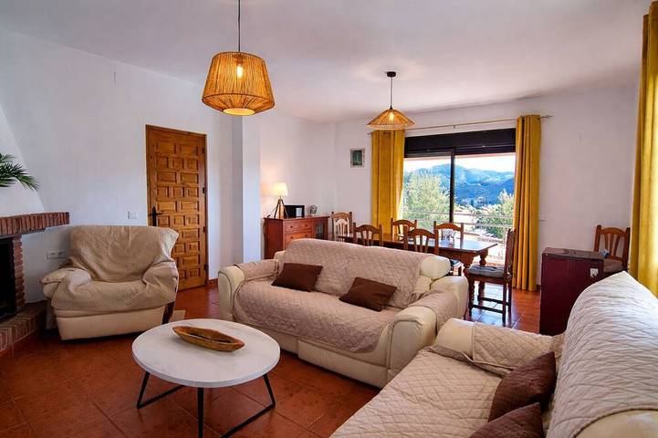 Villa Torcal 1, 8 Pers, Piscina Climatizada, WIFI, BBQ, A/C, petfriendly in Comares, Provincia de Málaga