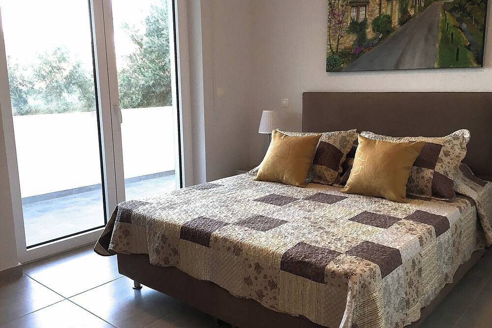 Villa Triantafilia: New Luxury Villa for 8 in central Kos near beach in Kos