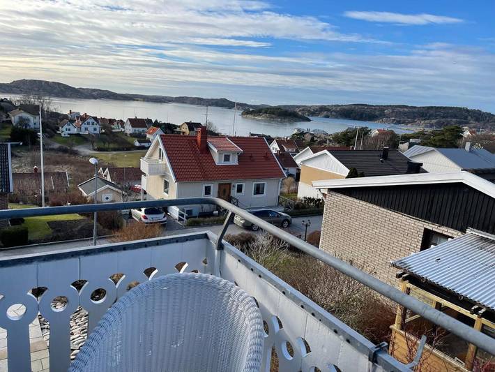 Ferieleilighet for 4 personer, Balkong og Terrasse i tillegg til Hage og Utsikt i Fjällbacka