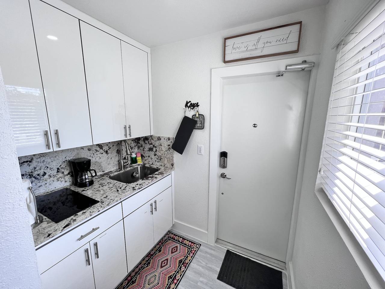 Entire studio, 💎stylish Studio Apartment By Miami Airport in Miami, Florida