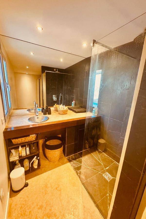 Location de vacances pour 12 personnes, avec terrasse ainsi que vue et piscine, animaux acceptés à Lalbenque - 3