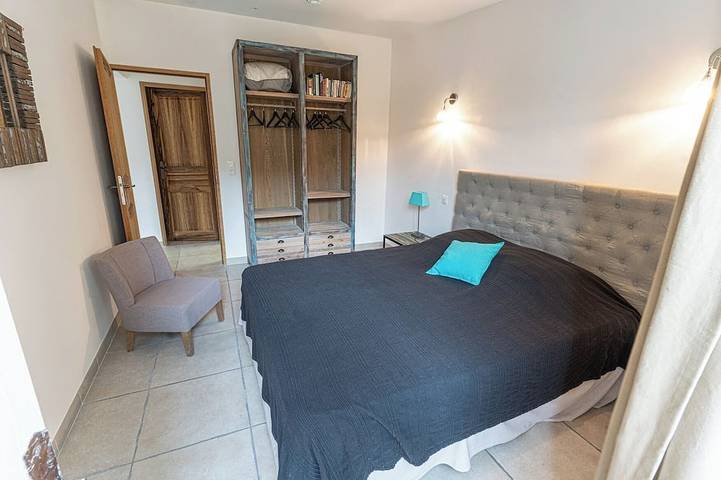 Location de vacances pour 8 personnes, avec jardin ainsi que piscine et terrasse à Issirac - 2
