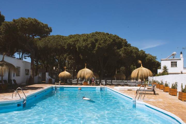 Camping pour 2 personnes, avec Terrasse ainsi que Jardin et Piscine à Conil de la Frontera