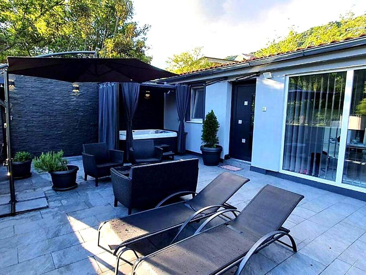 Beautiful house with large terrace and jacuzzi in Bakarac, Kraljevica
