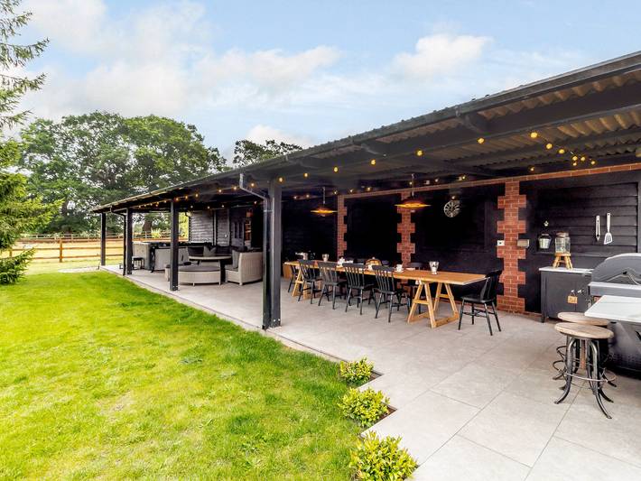 Cottage for 10 people, with garden, with pets in Suffolk