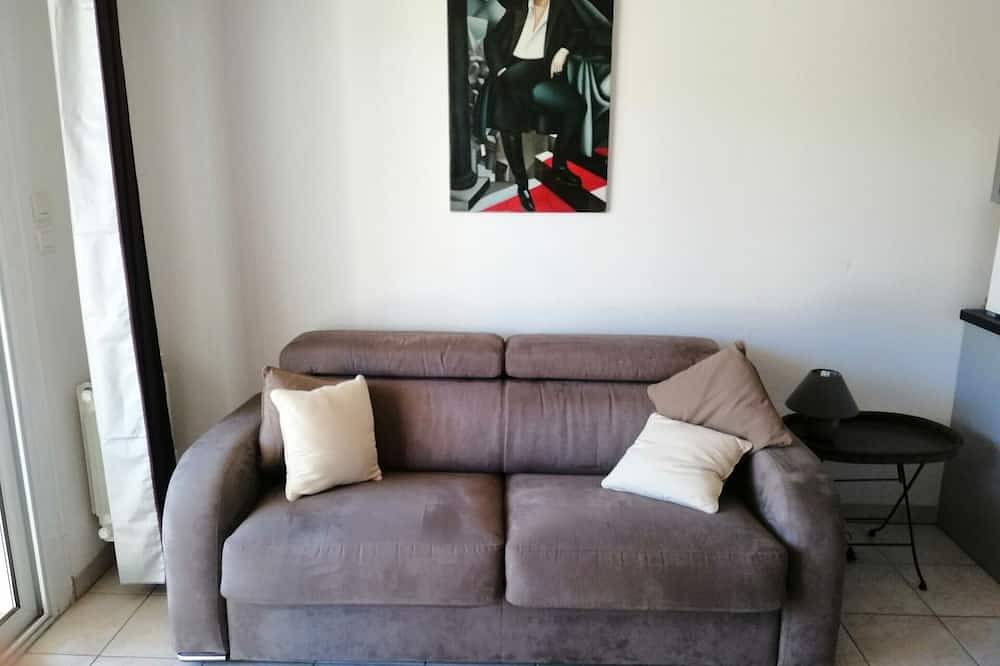 Entire apartment, Charming T2 with terrace and small garden in Ajaccio, Ajaccio region