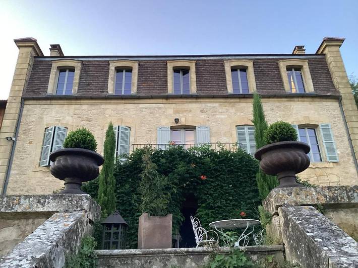 Location de vacances pour 2 personnes, avec jardin ainsi que piscine et vue à Vézac - 3
