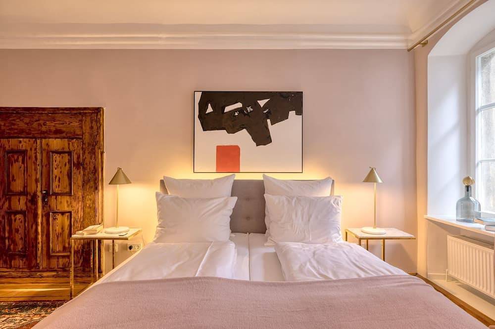 Ganze Wohnung, Ferienwohnung Dekanshaus im Schloss Eyrichshof (63qm) mit zwei Doppelzimmer in Ebern, Landkreis Haßberge