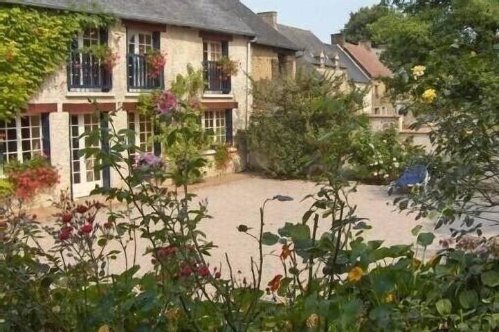 Location de vacances pour 10 personnes, avec Terrasse et Jardin à Évran