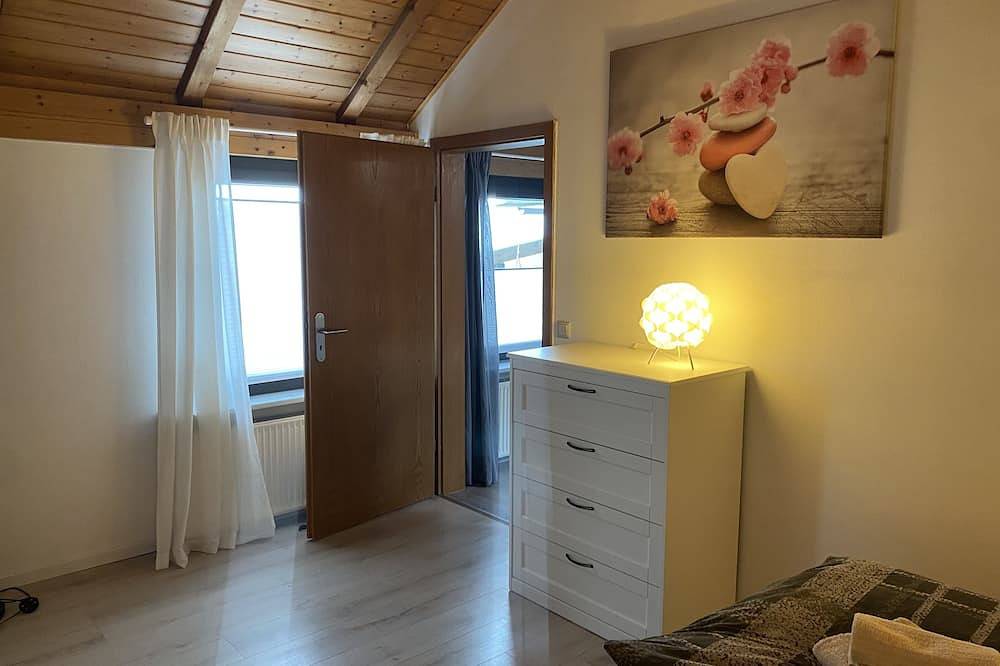 Ganze Wohnung, Ferienwohnung (50qm) mit Freisitz in Rödental, Oberes Maintal - Coburger Land
