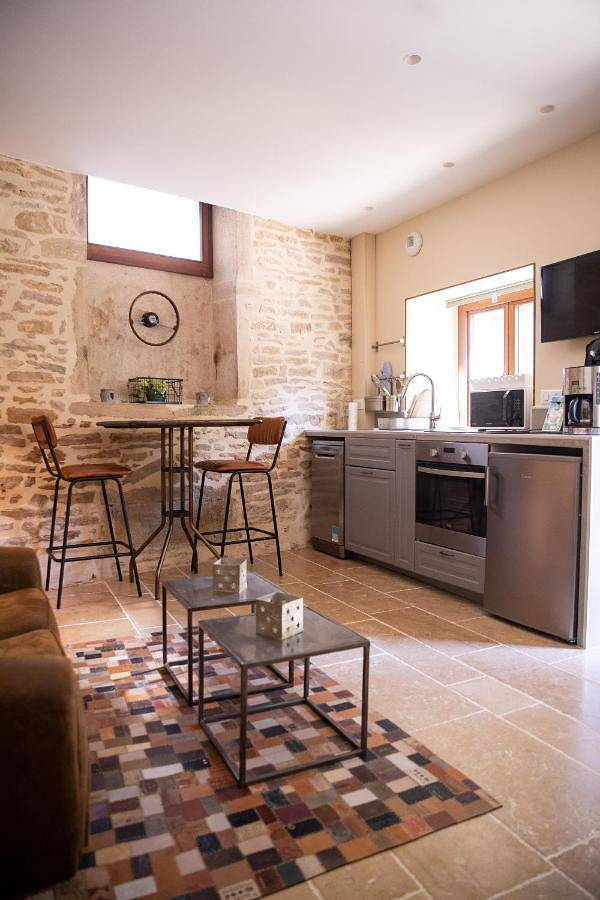 Location de vacances pour 2 personnes, avec Terrasse ainsi que Jardin et Vue à Aloxe-Corton - 2