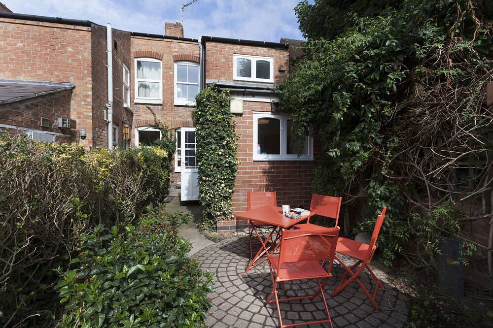 Entire apartment, Highfield Grove -  a serviced house that sleeps 4 guests  in 2 bedrooms in Nottinghamshire