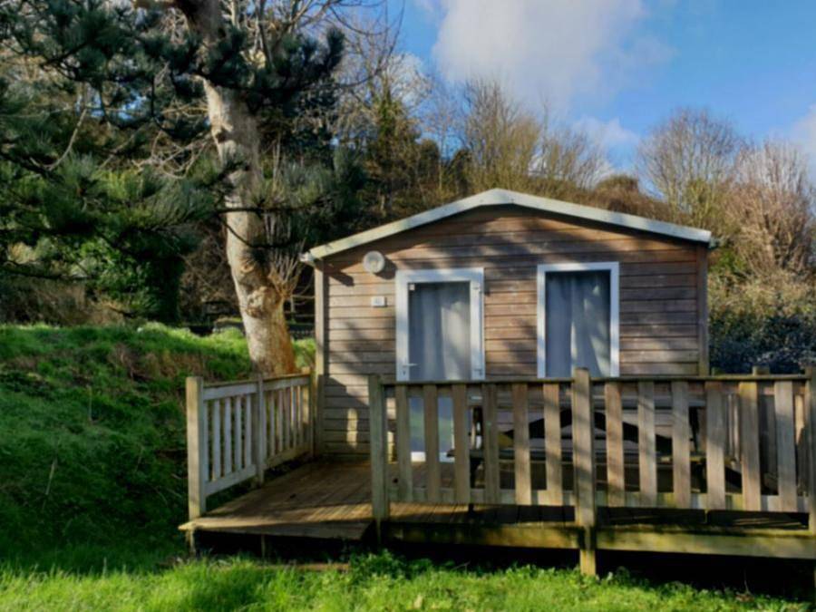 Camping Village de Reneville - Mobilhome 2 personnes - Confort 1 chambre - Vue mer in Saint-Guillaume-de-Fécamp, Arrondissement du Havre