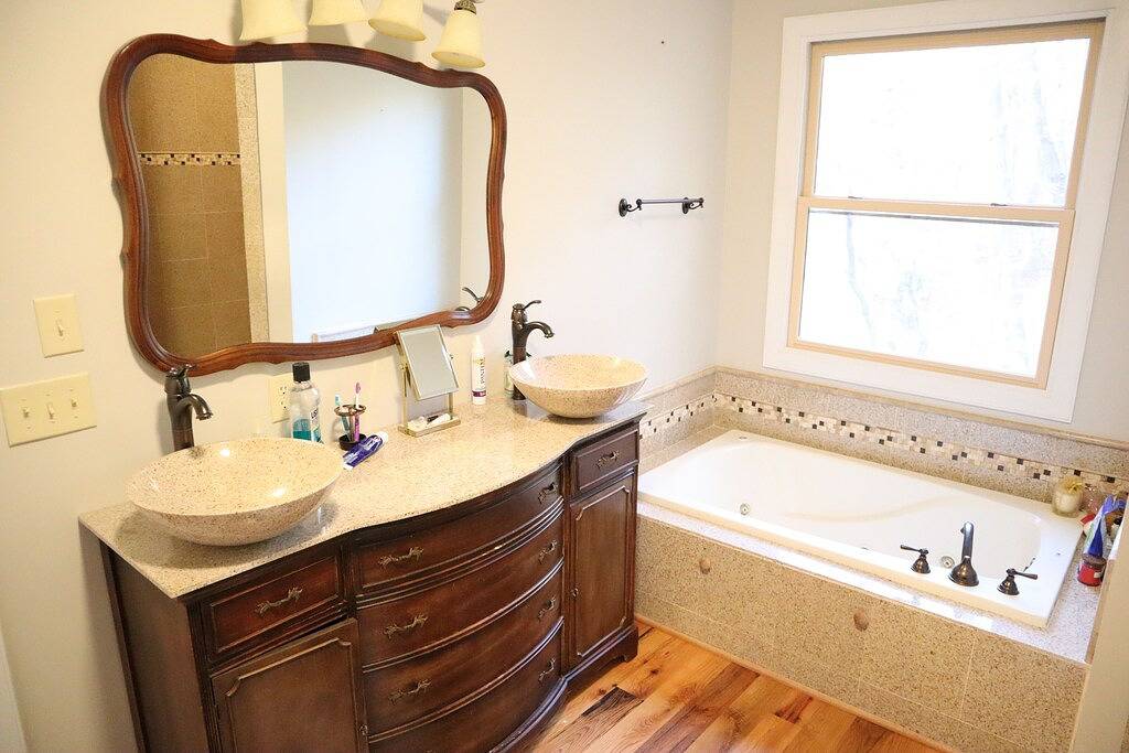 Cozy Modern Cabin near Wintergreen and Bold Rock in Wintergreen, Nelson County