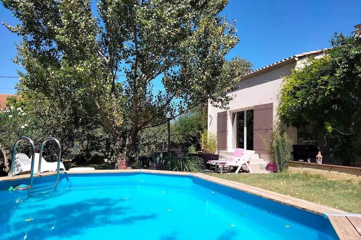 Maison de vacances pour 8 personnes, avec jacuzzi et jardin ainsi que piscine et terrasse à Quissac