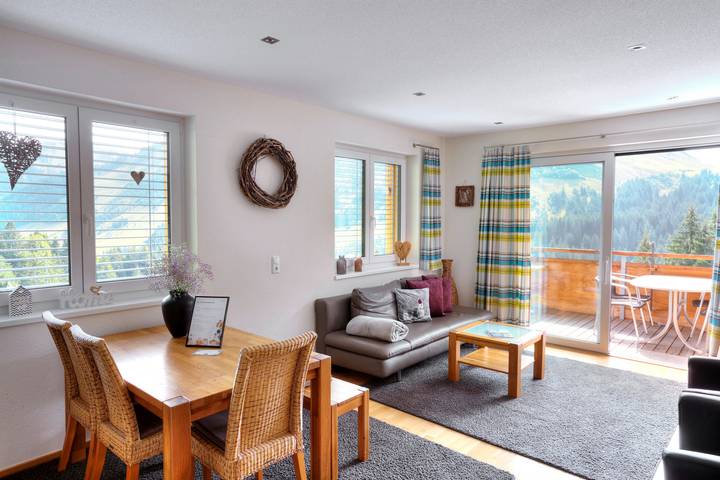 Ferienwohnung für 5 Personen, mit Balkon und Terrasse in Damüls