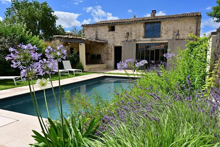 Location de vacances pour 9 personnes, avec Terrasse et Jardin ainsi que Piscine et Vue à Flaux