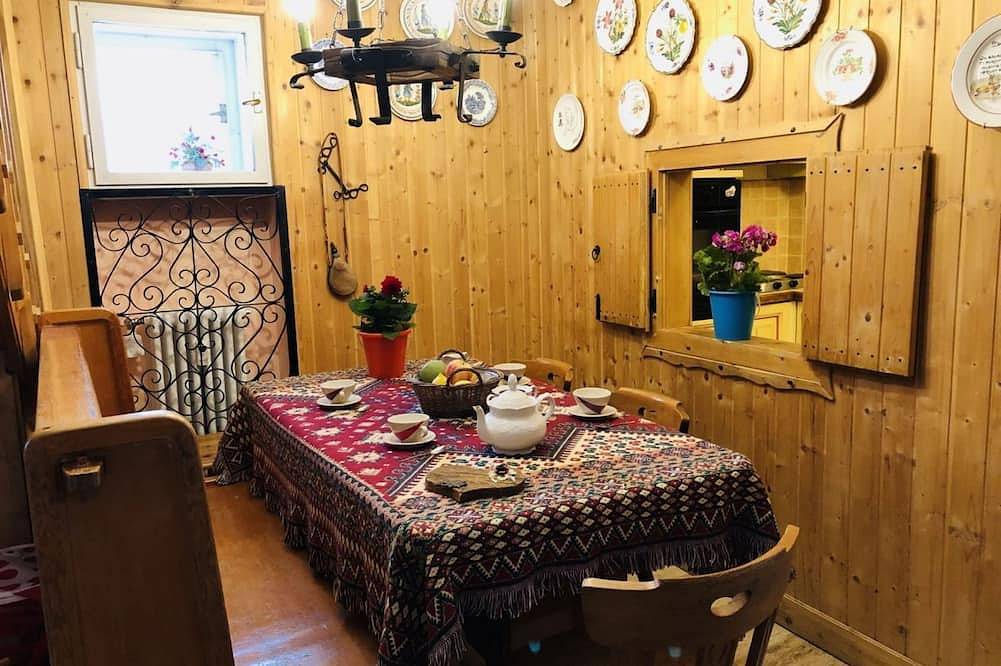 Entire apartment, Guesthost - Cosy 85 sqm flat on 2 levels for 4 people, on the 3th floor of a typical mountain-style building (Without Lift with stairs to access it).We are located in La Thuile, an Alpine resort famous for its ski slopes and peaceful atmosphere, close to in La Thuile (town), La Thuile