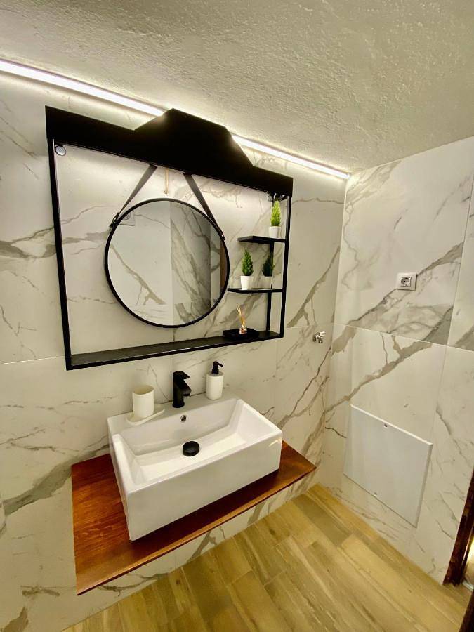 Ferienwohnung für 2 Personen, mit Balkon und Ausblick - 1