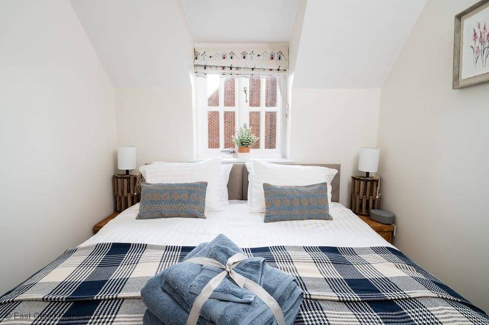 Stunning 2 bed holiday home by the sea with 5 person hot tub in Great Yarmouth, The Broads