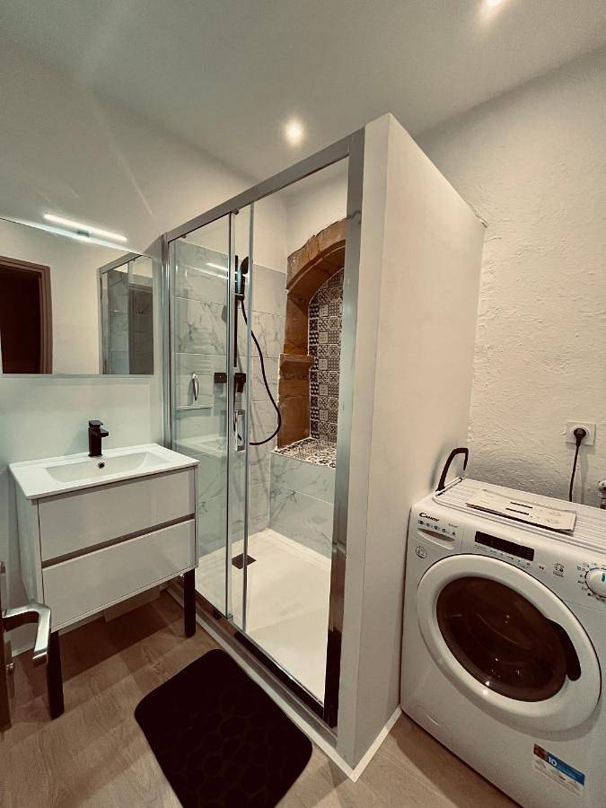 Appartement entier, Two-Bedroom Apartment in Éveux, Lyon et ses environs