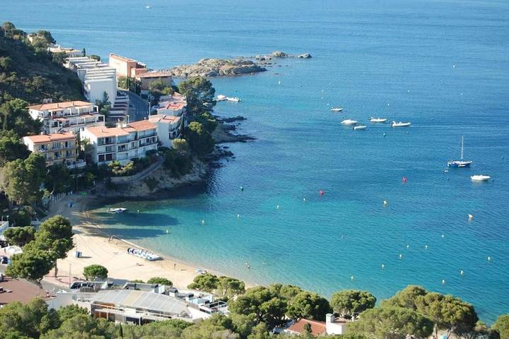 Chalet para 10 personas, con terraza además de jacuzzi y piscina en Alt Empordà