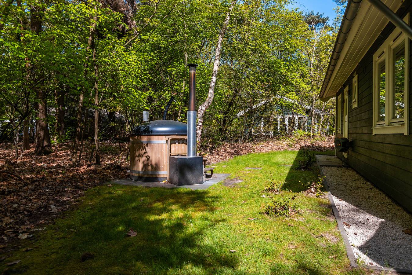 Vakantiepark De Wiltzangh — Vennenborg Lodge Met Hottub | 6 personen in Nationaal Park Dwingelderveld