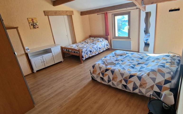 Location de vacances pour 2 personnes, avec jardin ainsi que vue et terrasse à Tiffauges - 2