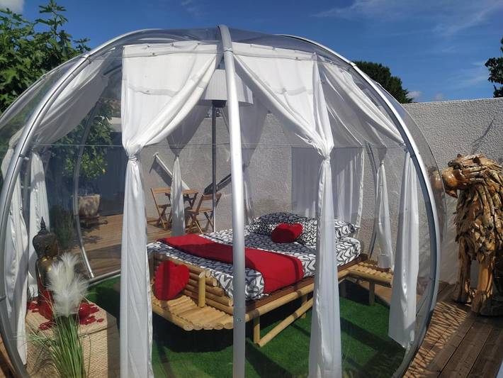 Tente pour 2 personnes, avec jardin et terrasse ainsi que jacuzzi et piscine dans les Bouches-du-Rhône