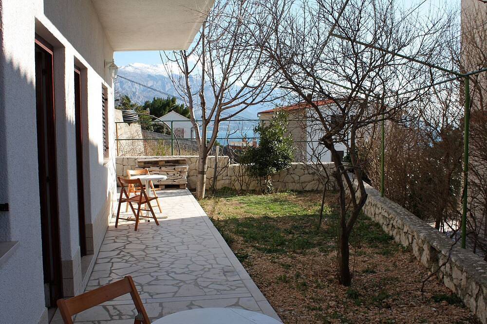 Ganze Wohnung, 1-Zimmer-Ferienwohnung mit Terrasse und Meerblick Marusici, Omis in Marusici, Split-Dalmatien