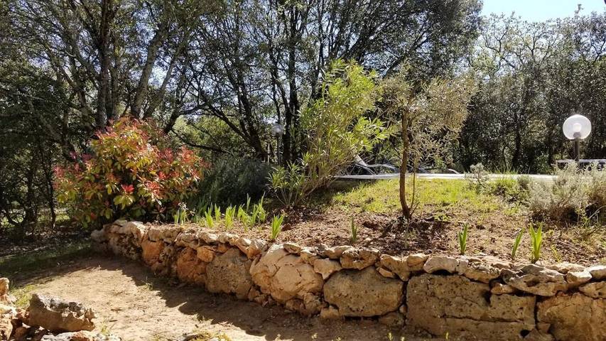 Location de vacances pour 6 personnes, avec vue ainsi que terrasse et piscine, animaux acceptés à Méjannes-le-Clap - 2