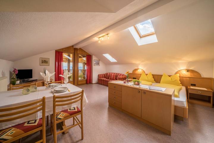 Hel enrumslägenhet, Apartment "Bozen" with Mountain View, Wi-Fi, Balcony & Garden in Salonetto, Mölten