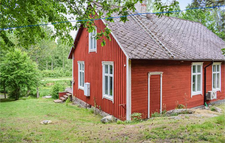 Hus för 9 Personer med trädgård in Langasjön