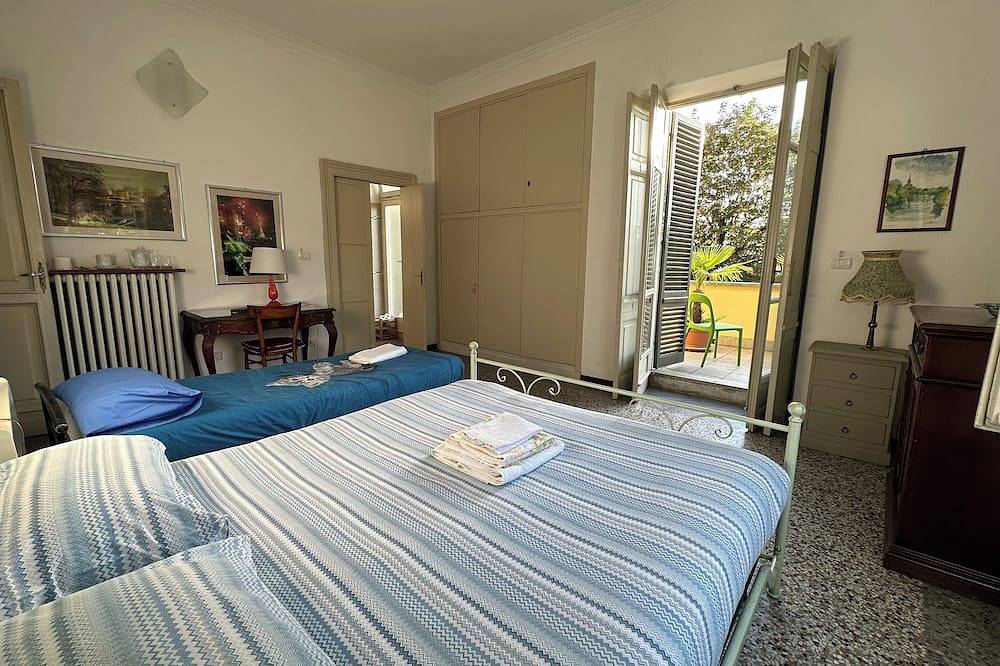 A villa between wonderful gardens, 5 min walk to the city center in Turin, Turin Provinz