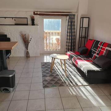 Gîte pour 2 personnes, avec vue ainsi que jardin et piscine à Bonnemain