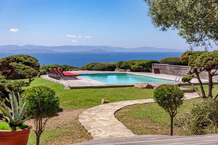 Gîte pour 12 personnes, avec jardin et piscine dans Plage De Sperone - 3