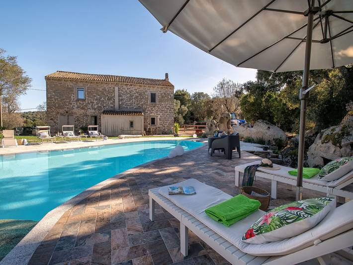 Location de vacances pour 8 personnes, avec jardin, animaux acceptés à Sant'Antonio di Gallura