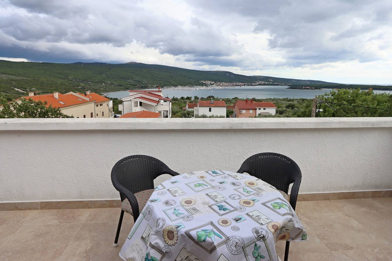 Ganze Wohnung, Studio Appartement mit Terrasse und Meerblick Kornic (Krk) As-415-a in Krk Stadt, Krk