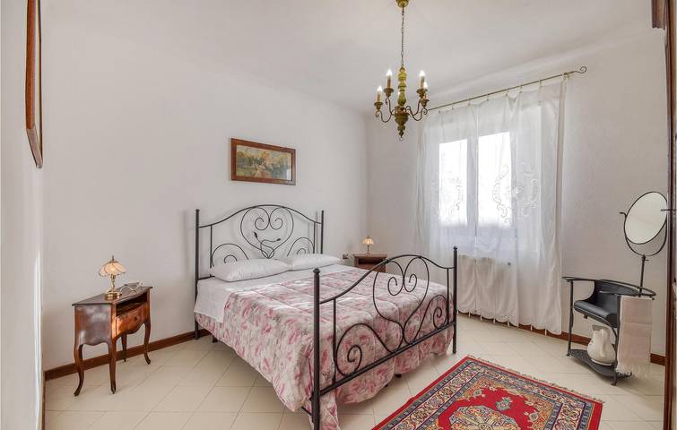 90m² Apartment with Fire Pit, Kitchenette & Internet in Santo Stefano di Magra, Natural Park of Montemarcello-Magra-Vara