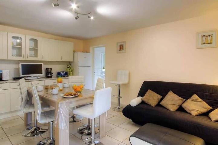 Ferienhaus für 4 Personen, mit Terrasse und Whirlpool sowie Pool, mit Haustier - 1