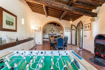 Villa for 10 Guests in Santa Luce, Pisa Province, Picture 4