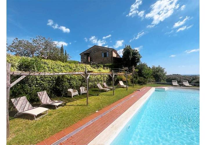 Agriturismo per 2 persone, con Terrazza e Giardino nonché Piscina e Panorama a Calvi dell'Umbria