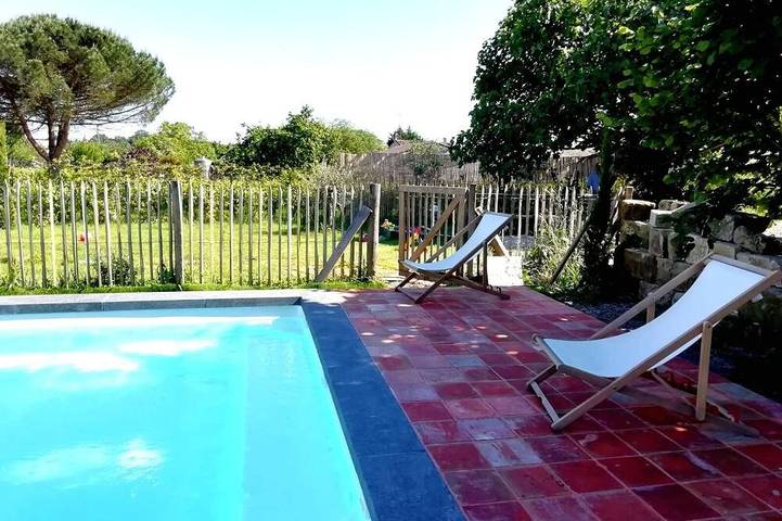 Location de vacances pour 10 personnes, avec terrasse et jardin, animaux acceptés à Lussac