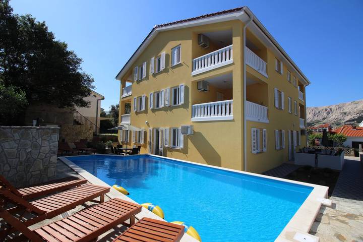 Ferienwohnung für 4 Personen, mit Balkon und Pool - 1