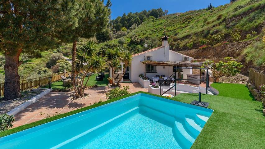 Finca für 4 Personen, mit Balkon/Terrasse und Pool in Torrox