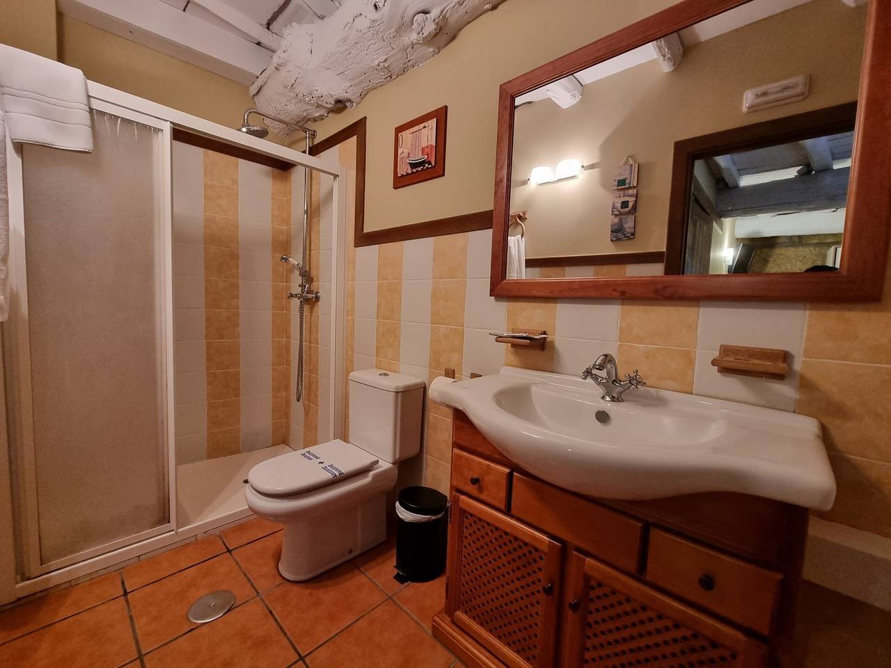 Casa rural 'Aldea Rural A Cortiña Apartamento 1' con vistas a la montaña, piscina compartida y Wi-Fi in Castrelo del Valle, Provincia de Orense