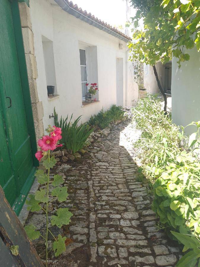 Two-Bedroom House in La Flotte, Région de La Rochelle