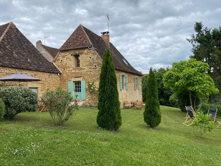 Location de vacances pour 4 personnes, avec Jardin et Vue à Anlhiac